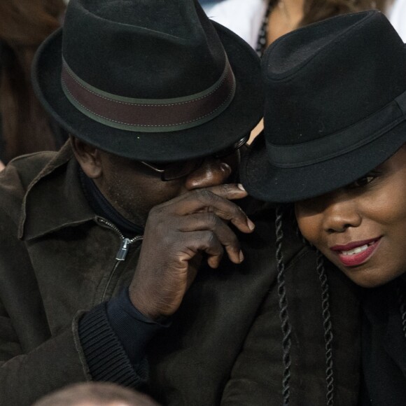 Lilian Thuram et sa compagne Kareen Guiock dans les tribunes du Parc des Princes lors du match du Paris Saint-Germain (PSG) contre l'En Avant Guingamp (EAG) à Paris, le 29 avril 2018 (score final : 2-2). © Cyril Moreau/Bestimage