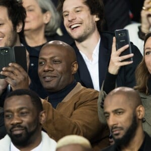 Harry Roselmack et Sandrine Quétier dans les tribunes du Parc des Princes lors du match du Paris Saint-Germain (PSG) contre l'En Avant Guingamp (EAG) à Paris, le 29 avril 2018 (score final : 2-2). © Cyril Moreau/Bestimage