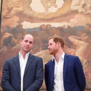 Le prince Harry inaugurait le 26 avril 2018 à Londres avec son frère le prince William le centre Greenhouse, une salle de sport. Sous l'impulsion de sa fiancée Meghan Markle, Harry aurait complètement changé de régime alimentaire et perdu du poids.