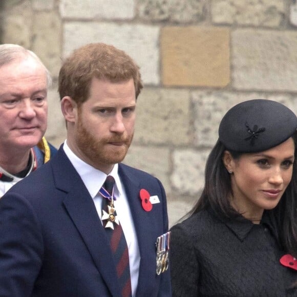 Le prince Harry et Meghan Markle lors des commémorations de l'ANZAC Day en l'abbaye de Westminster à Londres le 25 avril 2018, à un moins d'un mois avant leur mariage. Sous l'impulsion de sa fiancée, Harry aurait complètement changé de régime alimentaire et perdu du poids.