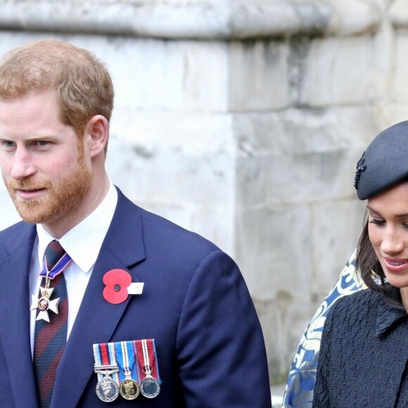 Le prince Harry et Meghan Markle lors des commémorations de l'ANZAC Day en l'abbaye de Westminster à Londres le 25 avril 2018, à un moins d'un mois avant leur mariage. Sous l'impulsion de sa fiancée, Harry aurait complètement changé de régime alimentaire et perdu du poids.