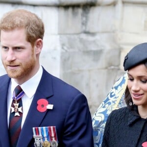 Le prince Harry et Meghan Markle lors des commémorations de l'ANZAC Day en l'abbaye de Westminster à Londres le 25 avril 2018, à un moins d'un mois avant leur mariage. Sous l'impulsion de sa fiancée, Harry aurait complètement changé de régime alimentaire et perdu du poids.