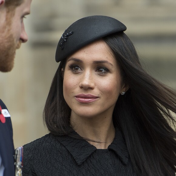 Le prince Harry et Meghan Markle lors des commémorations de l'ANZAC Day en l'abbaye de Westminster à Londres le 25 avril 2018, à un moins d'un mois avant leur mariage. Sous l'impulsion de sa fiancée, Harry aurait complètement changé de régime alimentaire et perdu du poids.