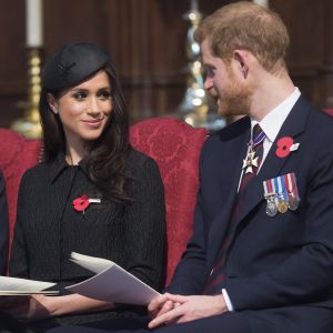 Le prince Harry et Meghan Markle lors des commémorations de l'ANZAC Day en l'abbaye de Westminster à Londres le 25 avril 2018, à un moins d'un mois avant leur mariage. Sous l'impulsion de sa fiancée, Harry aurait complètement changé de régime alimentaire et perdu du poids.