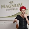Cara Delevingne à la place Magnum au 70e Festival de Cannes. Le 18 mai 2017.