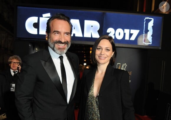 Exclusif - Jean Dujardin et Nathalie Péchalat - Arrivées à la 42ème cérémonie des Cesar à la salle Pleyel à Paris, le 24 février 2017.