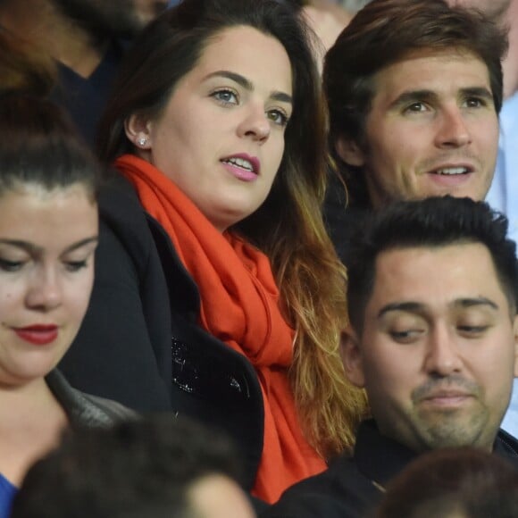 Anouchka Delon et son compagnon Julien Dereims - People dans les tribunes du match de football PSG-Guingamp (4-0) au Parc des Princes à Paris, le 9 avril 2017.