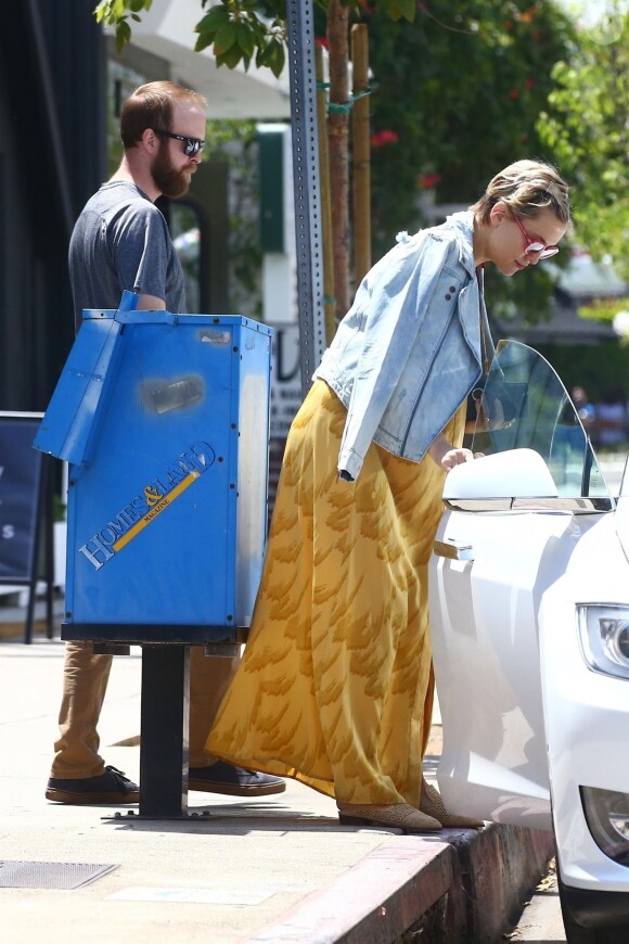 Kate Hudson enceinte et son compagnon Danny Fujikawa sont allés diner en amoureux à Brentwood, le 6 mai 2018.