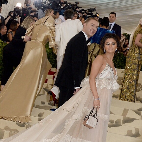 Selena Gomez à l'ouverture de l'exposition "Corps célestes : Mode et imagerie catholique" pour le Met Gala à New York, le 7 mai 2018.