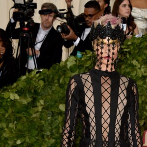 Cara Delevingne (en dior) à l'ouverture de l'exposition "Corps célestes : Mode et imagerie catholique" pour le Met Gala à New York, le 7 mai 2018.