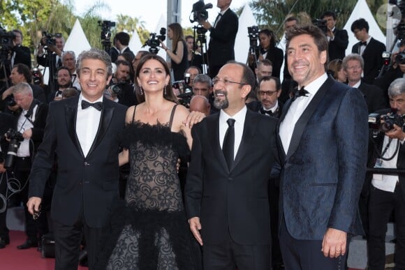 Ricardo Darin, Penélope Cruz et leur réalisateur Asghar Farhadi - Montée des marches du film "Everybody Knows" lors de la cérémonie d'ouverture du 71e Festival International du Film de Cannes. Le 8 mai 2018 © Borde-Jacovides-Moreau/Bestimage