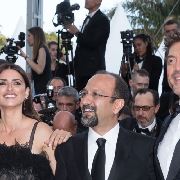 Ricardo Darin, Penélope Cruz et leur réalisateur Asghar Farhadi - Montée des marches du film "Everybody Knows" lors de la cérémonie d'ouverture du 71e Festival International du Film de Cannes. Le 8 mai 2018 © Borde-Jacovides-Moreau/Bestimage