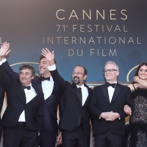 Pierre Lescure, Alexandre Mallet-Guy, Eduard Fernandez, Javier Bardem, Asghar Farhadi, Thierry Frémaux, Penélope Cruz, Ricardo Darin, Carla Campra, Elvira Minguez, Sara Salamo, Inma Cuesta - Montée des marches du film "Everybody Knows" lors de la cérémonie d'ouverture du 71e Festival International du Film de Cannes. Le 8 mai 2018 © Borde-Jacovides-Moreau/Bestimage