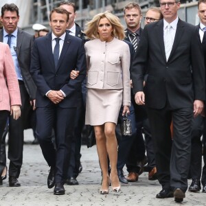 La chancelière fédérale d'Allemagne Angela Merkel, le président de la République française Emmanuel Macron, sa femme la Première Dame Brigitte Macron (Trogneux) et le maire d'Aix-la-Chapelle Marcel Philipp arrivent pour assister à la messe à la cathédrale d'Aix-la-Chapelle, le 10 mai 2018 © Stéphane Lemouton/Bestimage