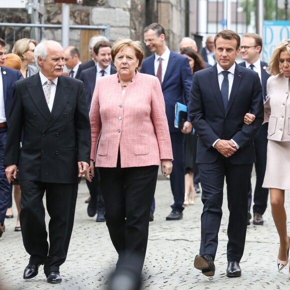 La chancelière fédérale d'Allemagne Angela Merkel, le président de la République française Emmanuel Macron, sa femme la Première Dame Brigitte Macron (Trogneux) et le maire d'Aix-la-Chapelle Marcel Philipp arrivent pour assister à la messe à la cathédrale d'Aix-la-Chapelle, Allemagne, le 10 mai 2018,© Stéphane Lemouton/Bestimage