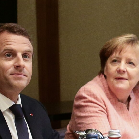 Le président de la République française Emmanuel Macron et la chancelière fédérale d'Allemagne Angela Merkel - Entretien trilatérale du Président de la République française, la chancelière allemande et le président de la République d'Ukraine à la mairie d'Aix-la-Chapelle, Allemagne, le 10 mai 2018. © Stéphane Lemouton/Bestimage