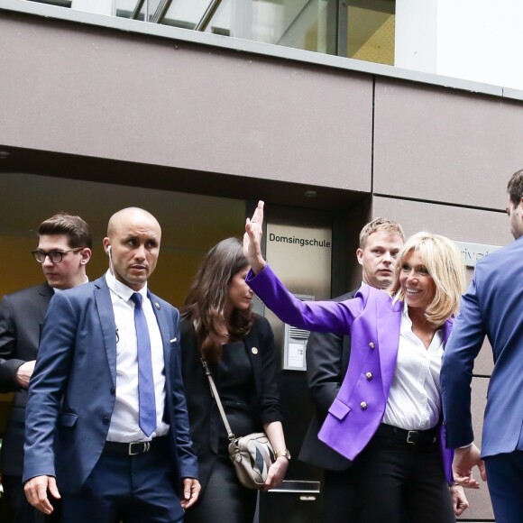 Le Président de la République Emmanuel Macron et la première dame Brigitte Macron (Trogneux) arrivent à la cathédrale d'Aix-la-Chapelle en Allemagne à l'occasion de la remise du prix Charlemagne le 9 mai 2018. © Stéphane Lemouton/Bestimage