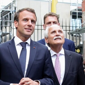 Le Président de la République Emmanuel Macron et la première dame Brigitte Macron (Trogneux) arrivent à la cathédrale d'Aix-la-Chapelle en Allemagne à l'occasion de la remise du prix Charlemagne le 9 mai 2018. © Stéphane Lemouton/Bestimage