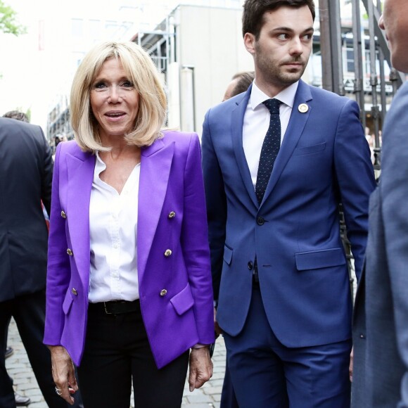 Le Président de la République Emmanuel Macron et la première dame Brigitte Macron (Trogneux) arrivent à la cathédrale d'Aix-la-Chapelle en Allemagne à l'occasion de la remise du prix Charlemagne le 9 mai 2018. © Stéphane Lemouton/Bestimage