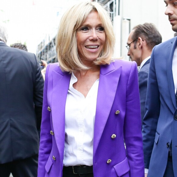 Le Président de la République Emmanuel Macron et la première dame Brigitte Macron (Trogneux) arrivent à la cathédrale d'Aix-la-Chapelle en Allemagne à l'occasion de la remise du prix Charlemagne le 9 mai 2018. © Stéphane Lemouton/Bestimage