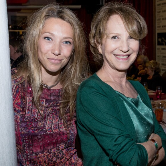 Semi-Exclusif - Laura Smet et sa mère Nathalie Baye - Soirée en l'honneur de Nathalie Baye, organisée par Louis Michel Colla, à La Chope des Puces, restaurant mythique de Marcel Campion à Saint-Ouen. Le 30 avril 2018 © Cyril Moreau / Bestimage