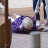 Helen Mirren a été victime d'une chute sur la plage du Martinez lors du 71e Festival de Cannes, le 12 mai 2018, après avoir accordé une interview. L'actrice s'est heureusement relevée indemne.