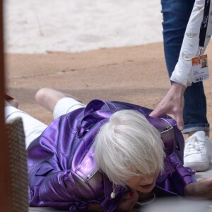 Helen Mirren a été victime d'une chute sur la plage du Martinez lors du 71e Festival de Cannes, le 12 mai 2018, après avoir accordé une interview. L'actrice s'est heureusement relevée indemne.