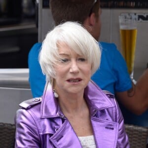 Helen Mirren a été victime d'une chute sur la plage du Martinez lors du 71e Festival de Cannes, le 12 mai 2018, après avoir accordé une interview. L'actrice s'est heureusement relevée indemne.