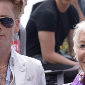Helen Mirren a été victime d'une chute sur la plage du Martinez lors du 71e Festival de Cannes, le 12 mai 2018, après avoir accordé une interview. L'actrice s'est heureusement relevée indemne.
