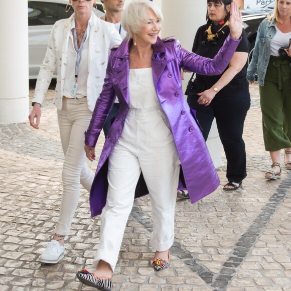 Helen Mirren devant le Martinez en plein Festival de Cannes le 12 mai 2018.