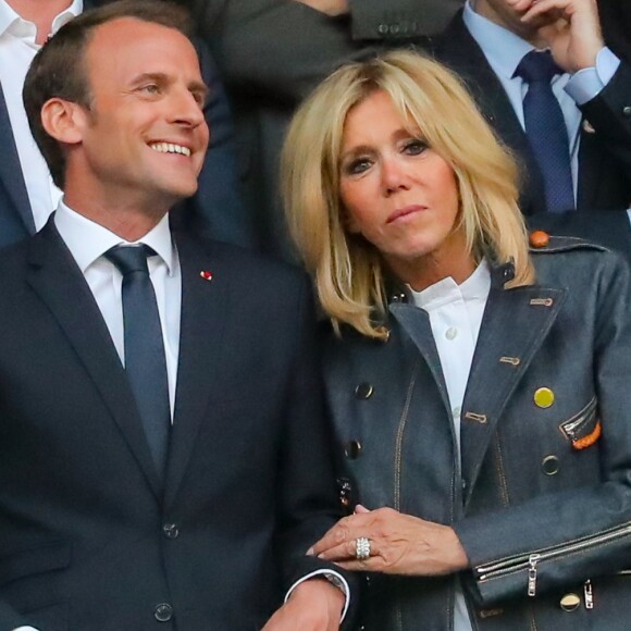 Le président de la République française Emmanuel Macron et sa femme la Première dame Brigitte Macron (Trogneux) - Célébrités lors de la finale de la Coupe de France opposant le club de Vendée les Herbiers Football (VHF) au Club du Paris Saint-Germain au Stade de France à Saint-Denis, Seine Saint-Denis, France, le 9 mai 2018.