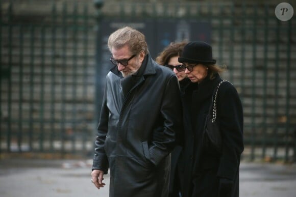 Eddy Mitchell et sa femme Muriel - Sorties de l'église de la Madeleine après les obsèques de Johnny Hallyday à Paris - Le 9 décembre 2017