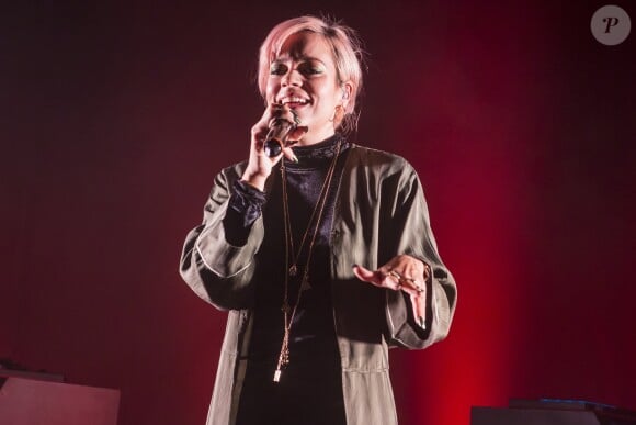 Lily Allen en concert au Knust à Hambourg, le 5 avril 2018.