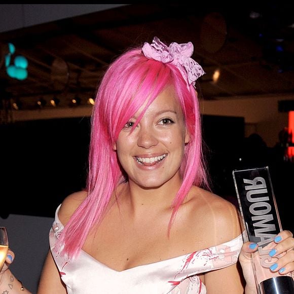 Lily Allen à la soirée des Glamour Awards à Londres le 5 juin 2008. C'est lors de cette soirée qu'elle a fameusement pris de la drogue, finissant presque inconsciente dans le taxi qui la ramenait chez elle.