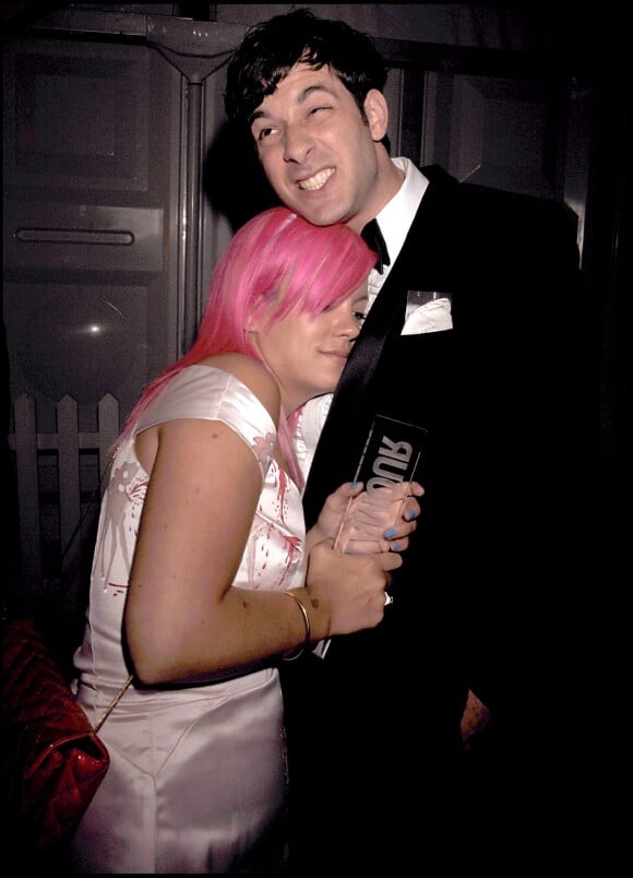 Lily Allen avec Mark Ronson à la soirée des Glamour Awards à Londres le 5 juin 2008. C'est lors de cette soirée qu'elle a fameusement pris de la drogue, finissant presque inconsciente dans le taxi qui la ramenait chez elle.