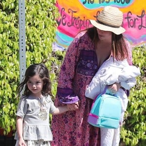 Exclusif - Jennifer Love Hewitt est allée chercher sa fille Autumn à son école à Los Angeles, le 28 mars 2018.