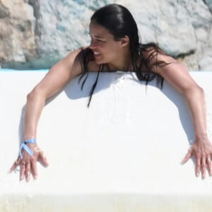 Michelle Rodriguez à la piscine de l'Eden Roc à Antibes à l'occasion du 71ème festival du fiim de Cannes le 17 mai 2018.