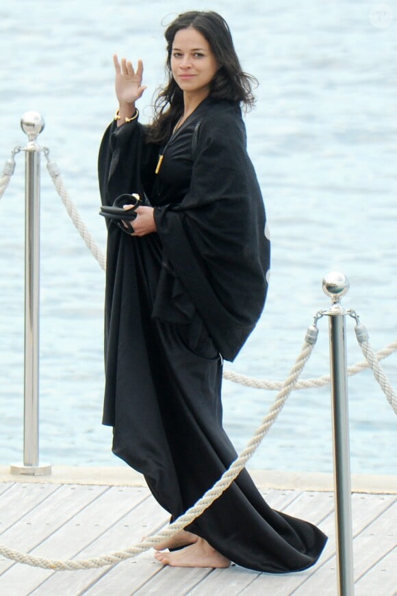 Michelle Rodriguez arrive en annexe à l'hôtel du Cap-Eden-Roc lors du 71ème Festival International du Film de Cannes, à Antibes, France, le 17 mai 2018.
