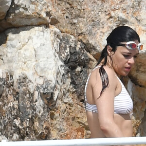 Michelle Rodriguez à la piscine de l'Eden Roc au Cap d'Antibes pendant le 71 ème festival International du Film de Cannes 2018 le 16 mai 2018.