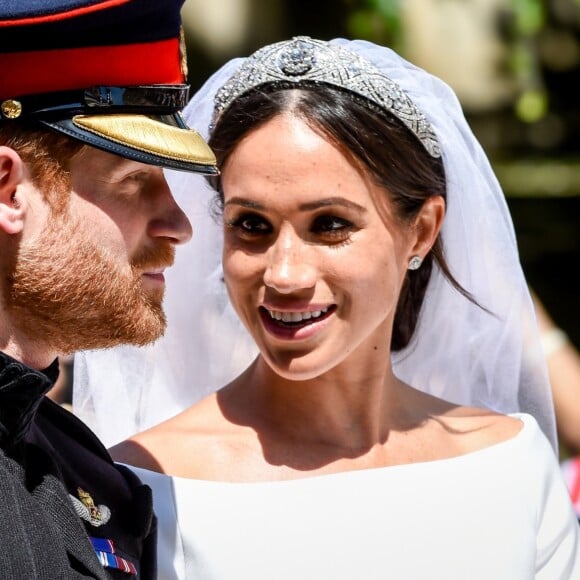 Le prince Harry, duc de Sussex, et Meghan Markle, duchesse de Sussex, en calèche à la sortie du château de Windsor après leur mariage le 19 mai 2018.