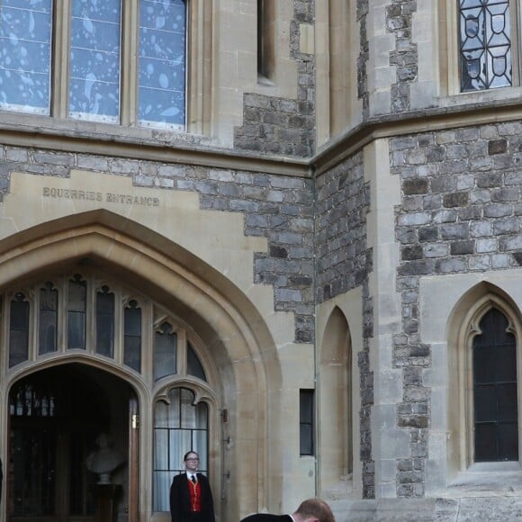 Le prince Harry, duc de Sussex, et Meghan Markle, duchesse de Sussex, quittent le château de Windsor à bord d'une Jaguar Type E cabriolet en tenue de soirée après leur cérémonie de mariage, pour se rendre à la réception à "Frogmore House" à Windsor le 19 mai 2018.