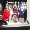 Le prince Harry, duc de Sussex, et Meghan Markle, duchesse de Sussex, lors de la procession en landau le jour de leur mariage le 19 mai 2018 à Windsor