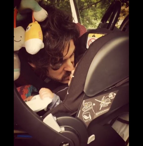 Florian Delavega suit sa compagne Natalia Doco sur sa tournée, avec leur bébé. Instagram, mai 2018. 