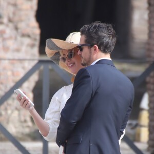 Exclusif - Orlondo Bloom et Katy Perry à nouveau en couple visitent le Colisée à Rome le 28 avril 2018.