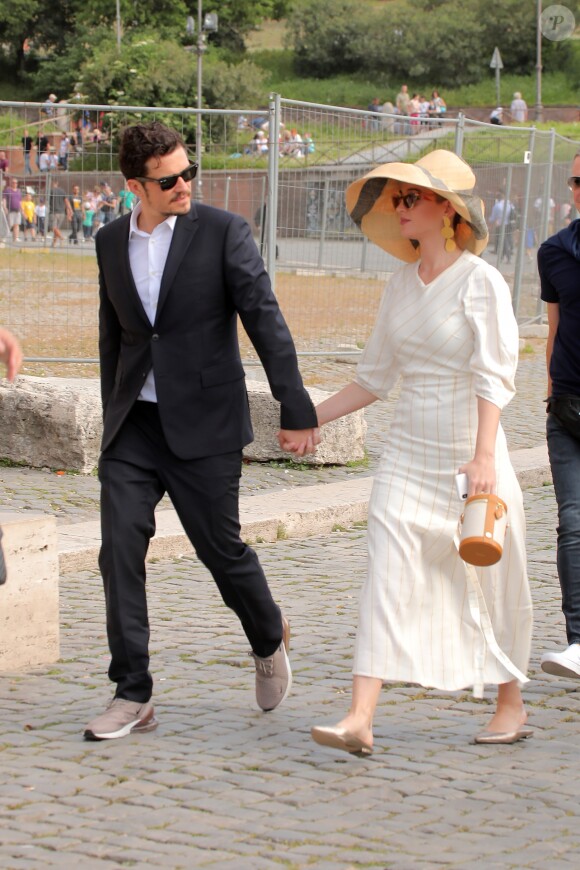 Exclusif - Orlondo Bloom et Katy Perry à nouveau en couple visitent le Colisée à Rome le 28 avril 2018.