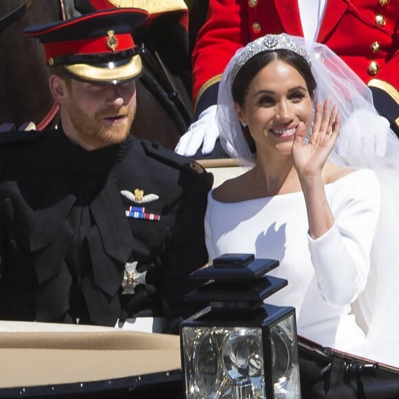 Le prince Harry, duc de Sussex, et Meghan Markle, duchesse de Sussex, en calèche au château de Windsor après la cérémonie de leur mariage au château de Windsor, Royaume Uni, le 19 mai 2018.