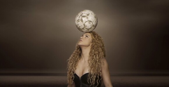 Shakira dans son clip "La La La" pour la Coupe du Monde de football 2014.