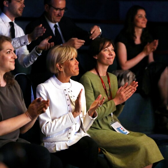 La première dame Brigitte Macron (Trogneux) visite avec José Pietroboni, chef du protocole, Tristan Bromet, chef de cabinet et Pierre-Olivier Costa, directeur de cabinet, le cirque Upsala à Saint-Pétersbourg, Russie, le 25 mai 2018.© Dominique Jacovides/Bestimage