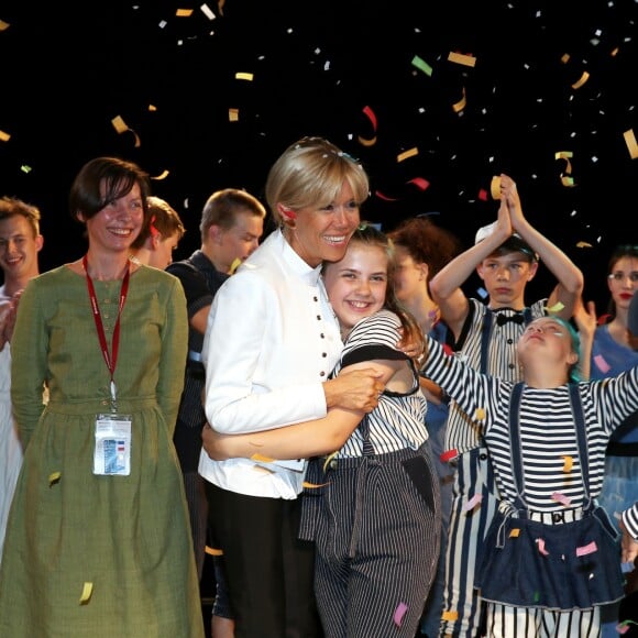 La première dame Brigitte Macron (Trogneux) visite le cirque Upsala à Saint-Pétersbourg, Russie, le 25 mai 2018. © Dominique Jacovides/Bestimage