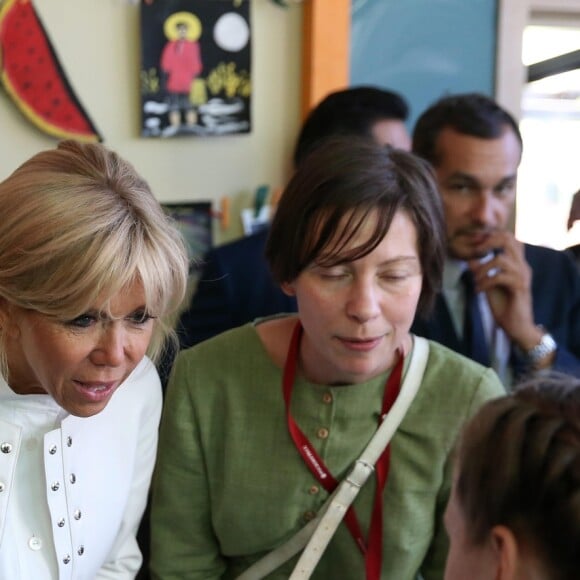 La première dame Brigitte Macron (Trogneux) visite avec Pierre-Olivier Costa, directeur de cabinet, le cirque Upsala à Saint-Pétersbourg, Russie, le 25 mai 2018. © Dominique Jacovides/Bestimage